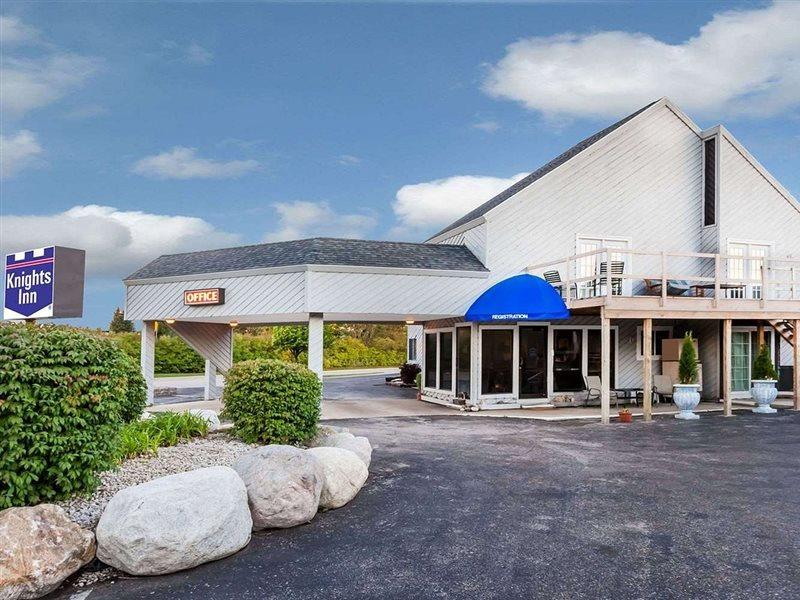 Knights Inn Mackinaw City Exterior photo