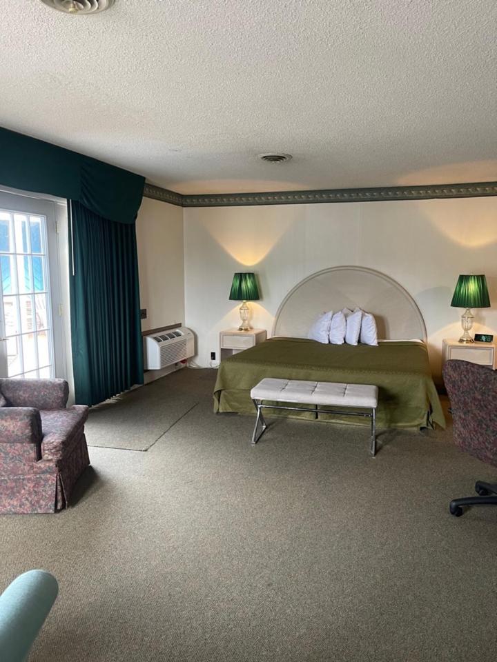 Knights Inn Mackinaw City Exterior photo