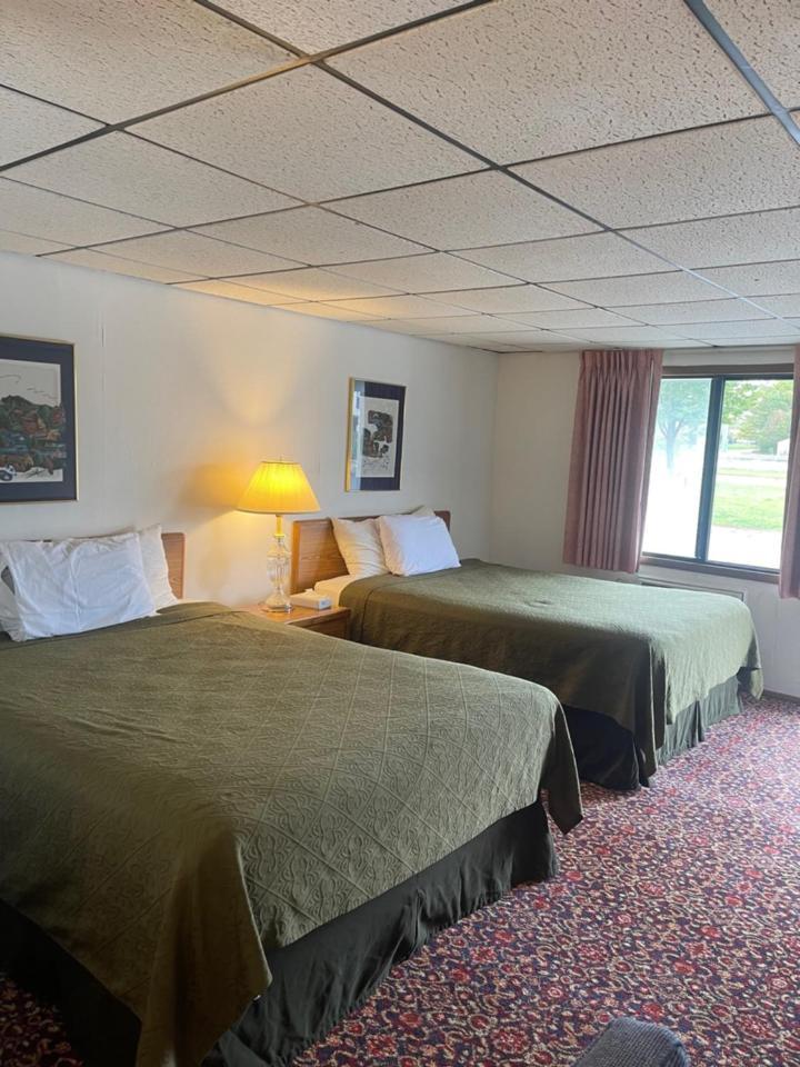 Knights Inn Mackinaw City Exterior photo