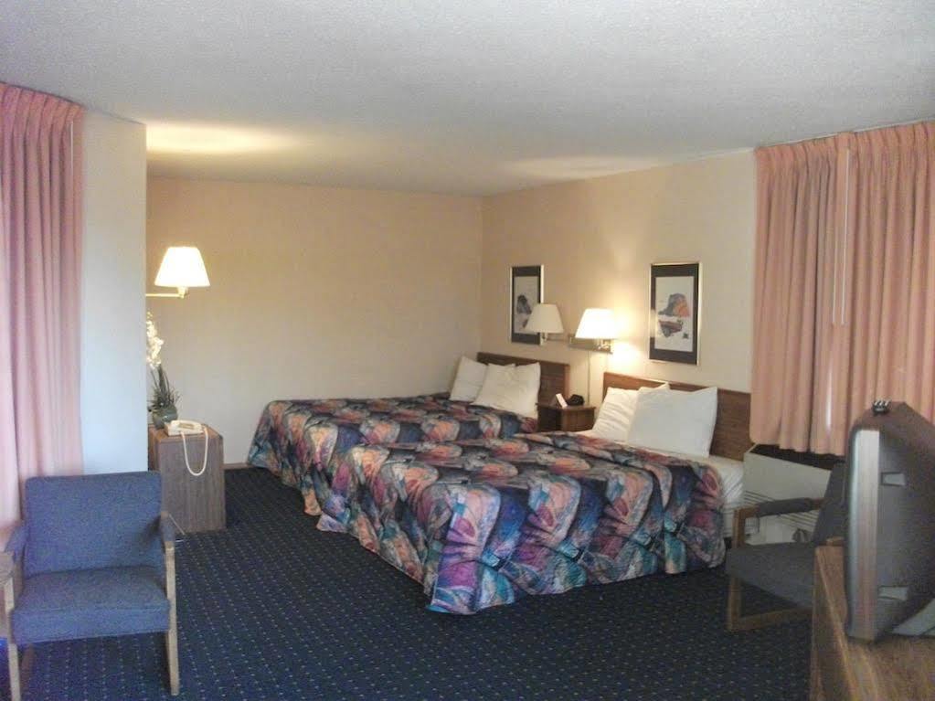 Knights Inn Mackinaw City Exterior photo