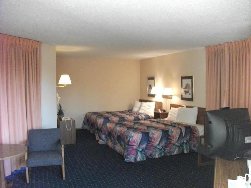 Knights Inn Mackinaw City Exterior photo